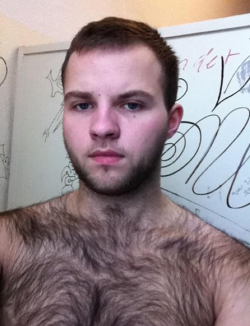 lovehairymanhole: harrybacks:  Hairy Shoulders 141  Very hot hairy man Wanna eat him all over 