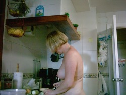 dutchie2001:  sexy housewife in the kitchen making some foodÂ 