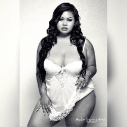 #Repost @avaloncreativearts ・・・ First shoot with Alexis @motivatednfree  #honormycurves #thick #thyck #curvymodel #cleavage #asian  #vixen #sultry  #dmv #longhair #baltimore  #avaloncreativearts