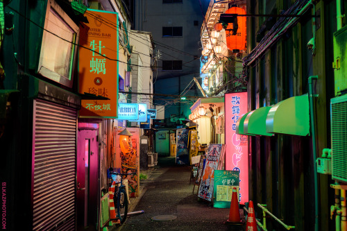 tokyostreetphoto:  Green &amp; Pink, Shinjuku 新宿