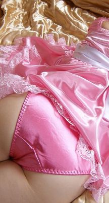 pantiedmichael:  Love pink 💞