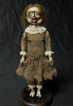 sixpenceee:  Shain Erin’s morbid mummy and zombie dolls. Dare devil activities: purchase one and sleep with it for a night Here’s her official website