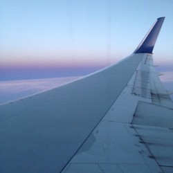 Yes I know. A cliché picture of the airplane wing hut I had to. Sunset flying over the Atlantic Ocean on my way to Belgium #latergram #belgium #travel #delta #wing #plane #love #sunset #pretty #mylife #internship