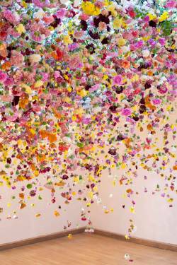 red-lipstick:Rebecca Louise Law (British, b. 1980, Cambridge,UK) - Various Floral Art Installations.