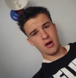 uklc:**REQUESTED** This Is Charlie! 19 Yo! This guy is so hot! Have two amazing videos of him aswell! ;)L &lt;3