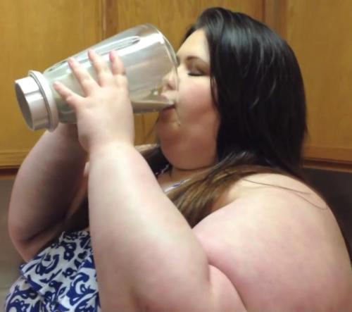 lovesoftbig600lb:a-frank-admirer:  Good girls drink the weight gain shake without a hitch.https://www.bigcuties.com/steph/   #SSBBW #BBW #WeightGainShake #WeightGain #OverWeight #Sexy