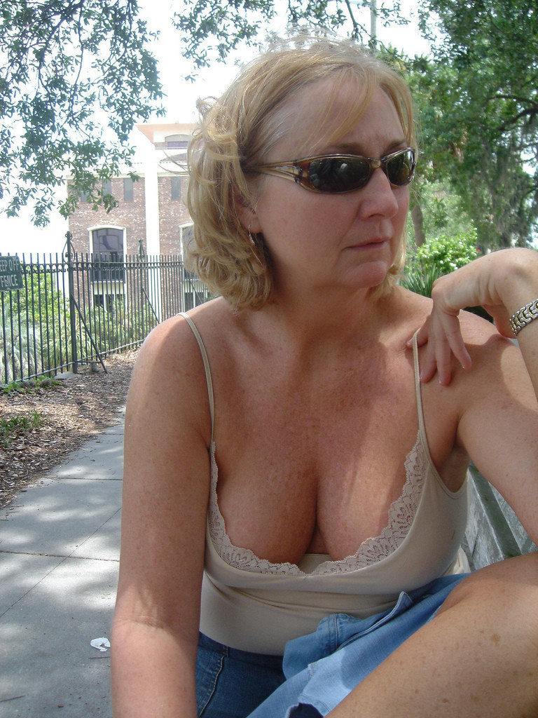 Mature woman showing cleavage