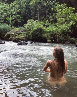 naturalswimmingspirit:  wanjasrFresh morning in Ubud 🌴 #bali #ubud #adventures #skinnydipping