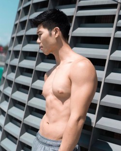 sjiguy:Hsin Chong is a rock climber with the perkiest nipples that I’d love to nibble on.