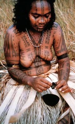 iseo58:Papua New Guinea, Preparing the tattoo ink (charcoal and coconut oil). 1958  ©Percy Cochrane