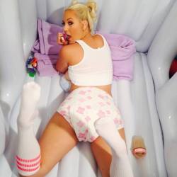 awwsocuteinc:  Crib Time !!!! @thejennaivory #adultbaby #adultdiapers #infantilism #sissybaby #ageplay #teenbaby #diaperfetish #diapers #diaperlover #diapered #ABDL #cosplay #cosplayers #pacifier #adultsizecrib #adultbabytraining #cosplaygirls #wetdiaper