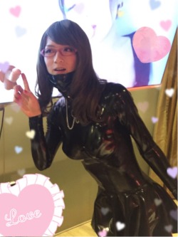 rumi-rubber:  I enjoyed photo session of latex yesterday. I was so tired but had a great time!