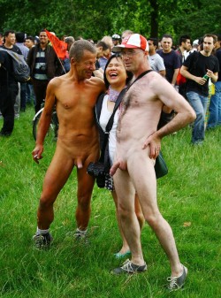 walkingandswinging:Asian girl revelling in the very public company of two nude erect males…