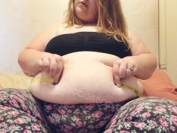 thuridbbw: summer-marshmallow:   60 inch measuring tapes just don’t cut it anymore! Interested in custom videos, photos, or skype shows? Message me! You can also contact me at marshmallowsummer@gmail.com  Find me on Instagram: SummerMarshmallow Send