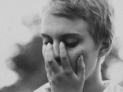 Jean Seberg in the ending scene of Breathless (1960) dir. by Jean-Luc Godard 