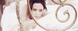 dragon-from-a-fairytale:    62-64/100 pictures of the amazing Emily Blunt   