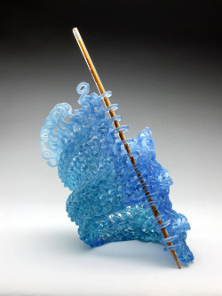 night-dark-woods:spookysynestheticastiel:archiemcphee: Seattle-based artist Carol Milne knits with glass, or rather, she creates wonderful glass sculptures that make it seem as though she’s either a superhuman glass knitter or in possession of enchanted