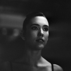 matt-fry:Allyssa Bross at Los Angeles Ballet’s studio  @lysbross @l_a_ballet #makeportraits #losangelesballet #kodak