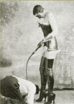 dannaedann:   Fotografía antigua femdom Charles Guyette 1920  