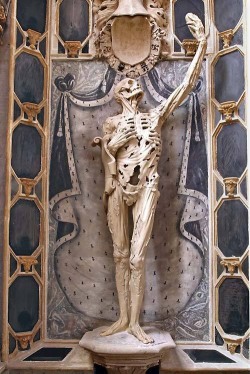sixpenceee: Displayed in the Saint-Étienne church in France is the figure of René de Chalon, Prince of Orange. The prince died at the young age of 25 during the siege of Saint-Dizier in 1544.  Rather then memorialize him in the standard hero form, his