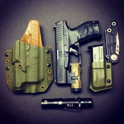 tombstone-actual:  everyday-cutlery:  EDC by browcs  Bruh