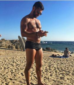 carasdesunga:  Sem palavras.. só suspirando…  #carasdesunga #swimwear #sunga #gato #sarado #perfectbody #men #sexybody #praia #beach #gorgeous #macho #homem #follow #segue #sexy #muscle #homemgostoso #regram #mcw #mcm #meninspeedo #maninswimwear