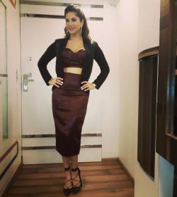 Such a cute outfit by @souniagohil by sunnyleone