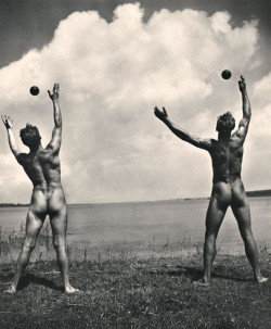 vintagemusclemen:  This brings to mind the early 20th Century German nudists who were often photographed doing coordinated exercise.  Unfortunately, I have no documentation of this particular picture. 