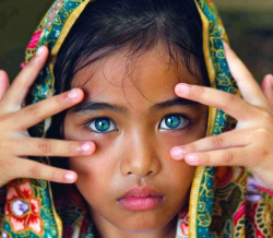 s4karuna:  for anyone who thinks that south asians can’t have blue eyes 