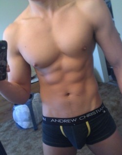 waveblue52:  sexy-lads:  Sexy male torso in sexy male underwear  Nipple selfie………….