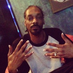 famousblackcelebs:  Snoop Dogg gets his nails done by Los Angeles sister duo Hey Nice Nails, whose Instagram shows them to be BFFs with Snoop Lion and also very good at complicated nail art. Snoop does not have to make an appointment or go wait in line