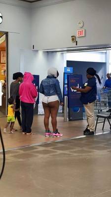 phearphactoruniverse:  thickerisbetter:Lol…people of Walmart. She thick tho, just look at that ass cuz!!! That ass tho!!!