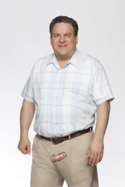 Whoa, check out the hot dong on Jeff Garlin! Remember when he attacked that person’s car a couple years ago and got in a lot of trouble? I have a hot tip that the reason he did it is that the driver accused him of not having a hot dong. I guess he proved