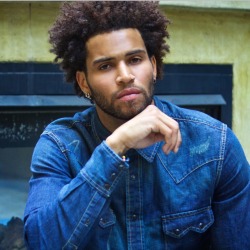 yvnngchanel:  hottestmenontheplanet:  Did Maxwell and Lenny Kravitz have a fine ass son   biiiitch he is a spitting image 