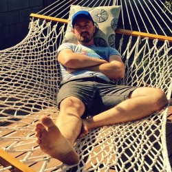 elcomfortador:  I have work to do but I also have hammocking to do.