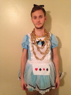 iwanttobeafirefly:  best-of-imgur:  Alice in Chainzhttp://best-of-imgur.tumblr.com  Because this rocks  Alice in chains LOL