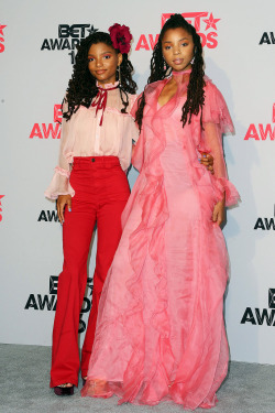 soph-okonedo:     Halle Bailey and Chloe Bailey of Chloe X Halle pose in the press room during the 2016 BET Awards at the Microsoft Theater on June 26, 2016 in Los Angeles, California   