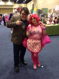 gigigachi:  kevinbolk:  Most adorable Pinkie Pie at Zenkaikon was most adorable.  awww wahrsager, look! it’s you~  AAAAA omg its me! Thank you for the pic and comment ;u; Cant wait to see your panel at the next con!