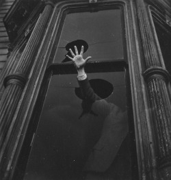 inritus:The Cry, 1939. Photographed by John Gutmann.