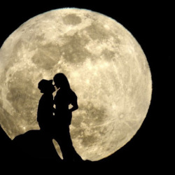 moonipulations:  Love Moon – Photography by The Nikon Guy http://bit.ly/1KIeGs1  #lovers  #fullmoon  #valentinesday…