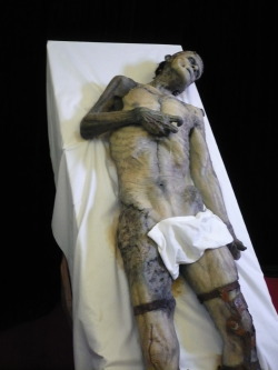  ghostsareassholes: This may have been my absolute favorite thing at the show. It’s the “real” body of the Frankenstein Monster unearthed from the ruins of castle Frankenstein in Vassaria! This thing look 100% real in person. The figure was about