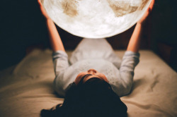 culturenlifestyle:  Luna Lamp by Acorn Studio Taiwanese design firm Acorn Studio has created a series of 7 different size lamps clled Luna, which mimic the beauty of the moon. Similar in color and shape, Luna is a hand crafted dimmable halogen light,