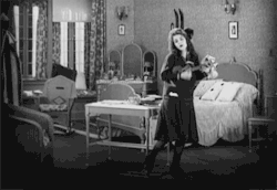 perfectmistake13:Olive Thomas dancing in The Flapper (1920).