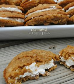 foodfamilyfood:  Oatmeal Cream Pies: #copycat Little Debbie recipe!Click to check a cool blog!Source for the post: Click
