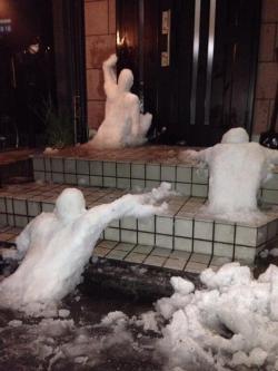 orchidassassin:  carrot931:iridessence:moon—cunt:d-a-d-d-y-monster:dlcute:persuerofhappiness:Do you wanna build a snowman?FUCK NO  What if you want to walk by and one grabbed your ankle  Fuck this  Calvin is going too far this time  LMAOOOOO.