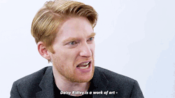 oscarspoe:  Look at me when I’m talking to you. The Last Jedi Cast Competes in a Compliment Battle  i love domhnall gleeson