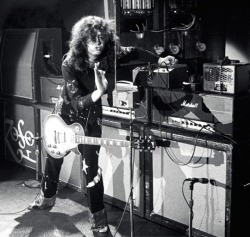 led-zeppelin-out-on-the-tiles:Jimmy Page