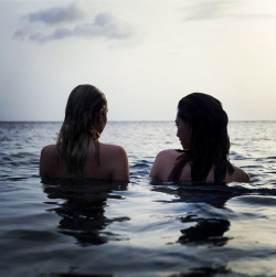 vanceleon:  Stolen from 4th and Bleekers Instagram. Phoebe Tonkin and 4th and Bleekers, Alexandra Spencer, in St Lucia.Babin’ Mermaids 