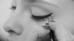 luneteen:  reattachment:  15 Eyeliner Tricks (#5 is a must) Amazing Makeup Tips (I’ve been trying them myself!) Must-Know Makeup Hacks Check Out These Horrible Makeup Fails! Find more of these here!  these are so helpful, my makeup skills have gotten