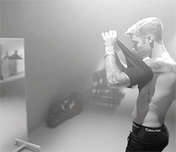 justinbieber-body:  just look at his booty! wow